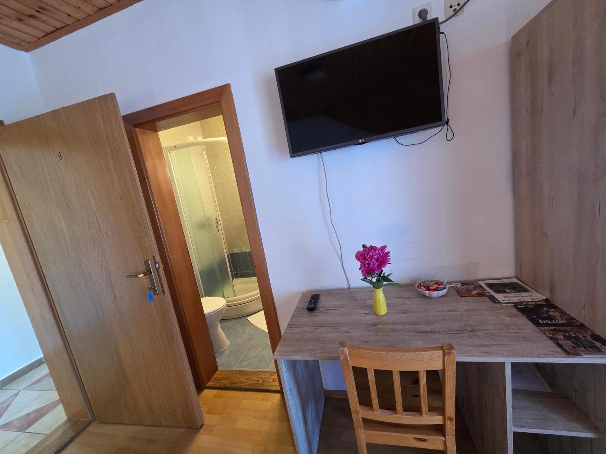 Apartman & Sobe Orhideja Smoljanac Ngoại thất bức ảnh