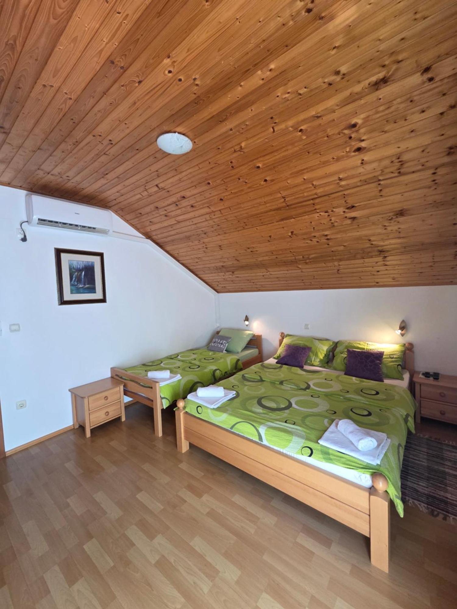 Apartman & Sobe Orhideja Smoljanac Ngoại thất bức ảnh
