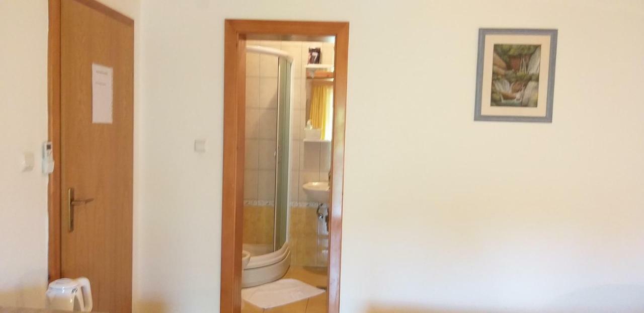 Apartman & Sobe Orhideja Smoljanac Ngoại thất bức ảnh